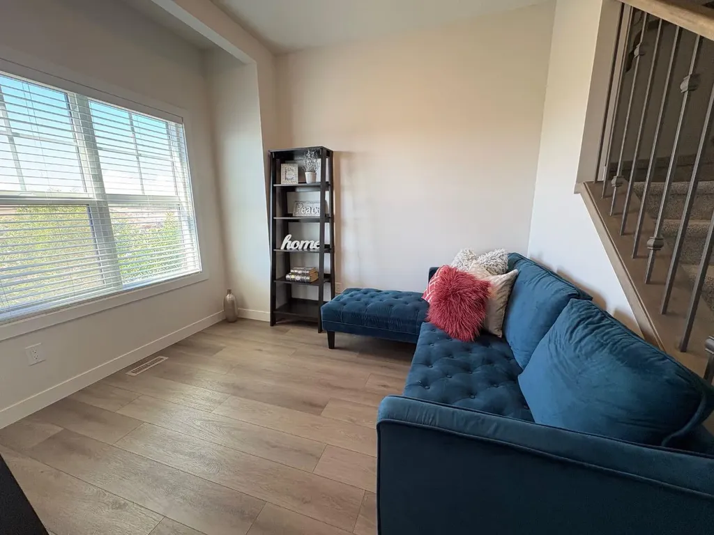 250 Alpine Avenue SW Calgary AB T2Y 0R8