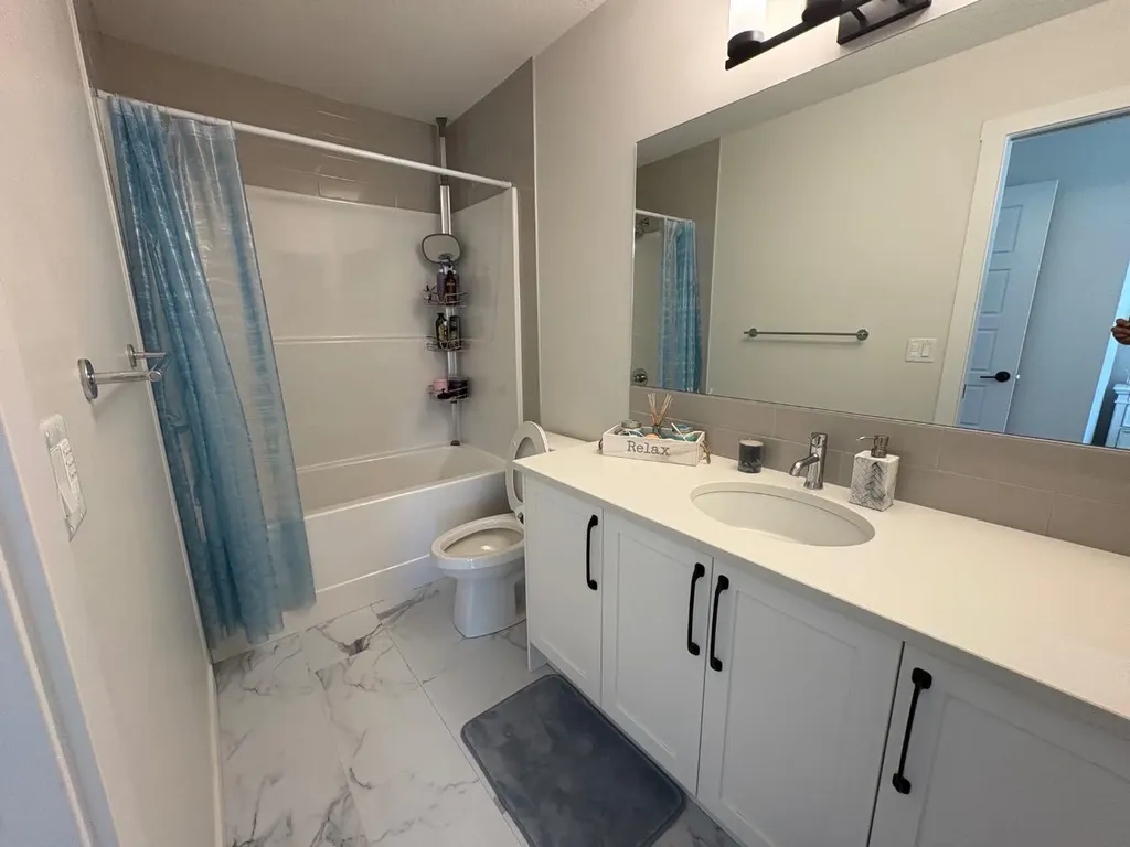 250 Alpine Avenue SW Calgary AB T2Y 0R8