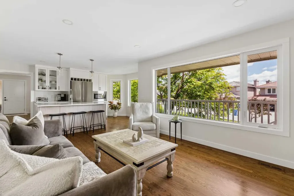 5 Sienna Hills Court SW Calgary AB T3H 2W3