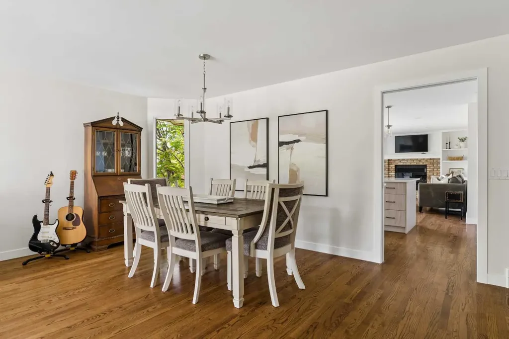 5 Sienna Hills Court SW Calgary AB T3H 2W3