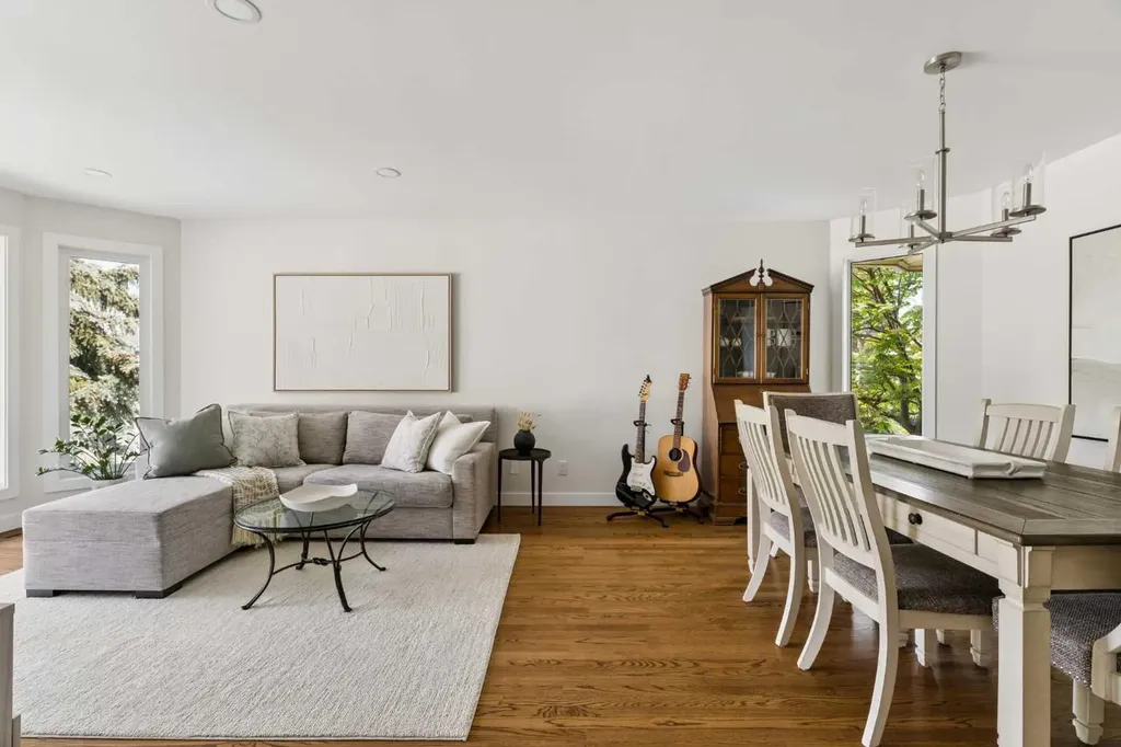 5 Sienna Hills Court SW Calgary AB T3H 2W3