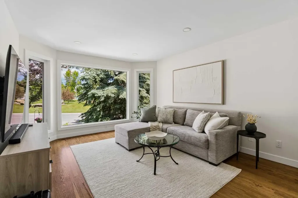 5 Sienna Hills Court SW Calgary AB T3H 2W3