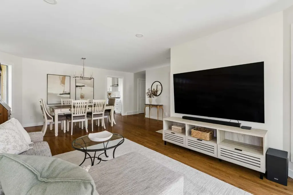 5 Sienna Hills Court SW Calgary AB T3H 2W3