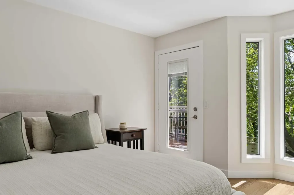 5 Sienna Hills Court SW Calgary AB T3H 2W3