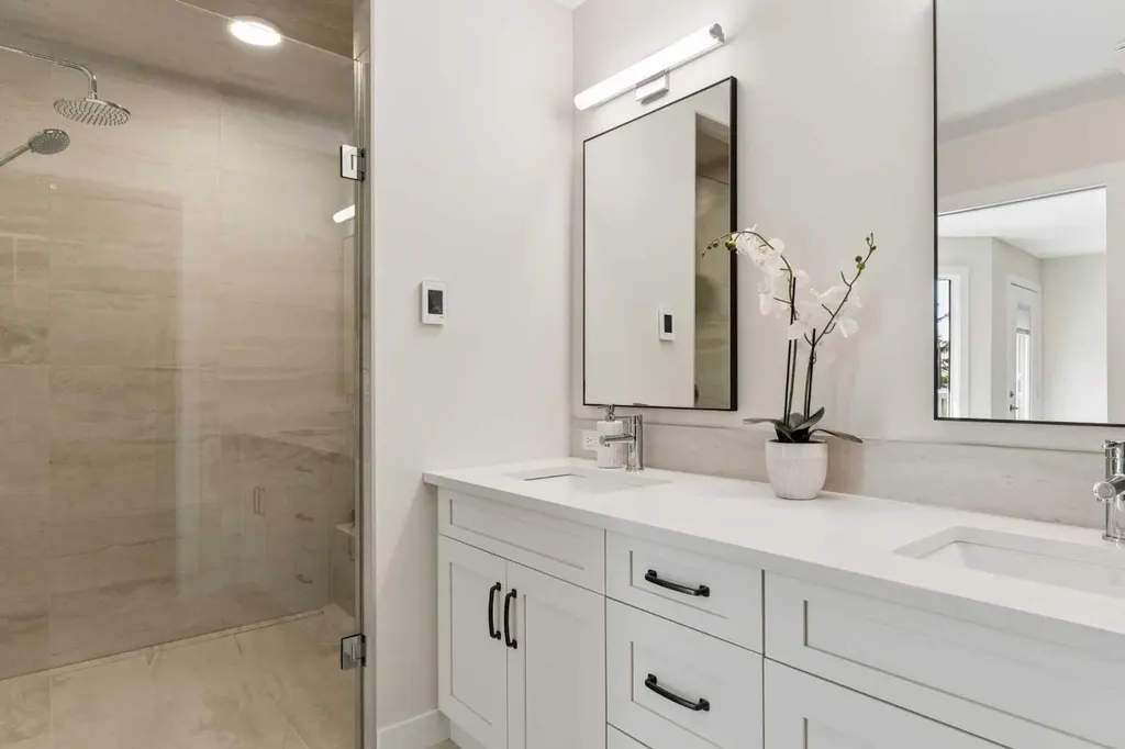5 Sienna Hills Court SW Calgary AB T3H 2W3