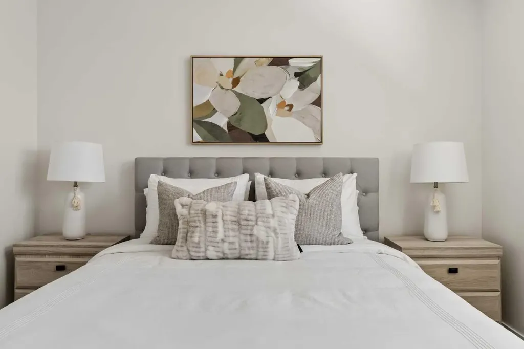 5 Sienna Hills Court SW Calgary AB T3H 2W3