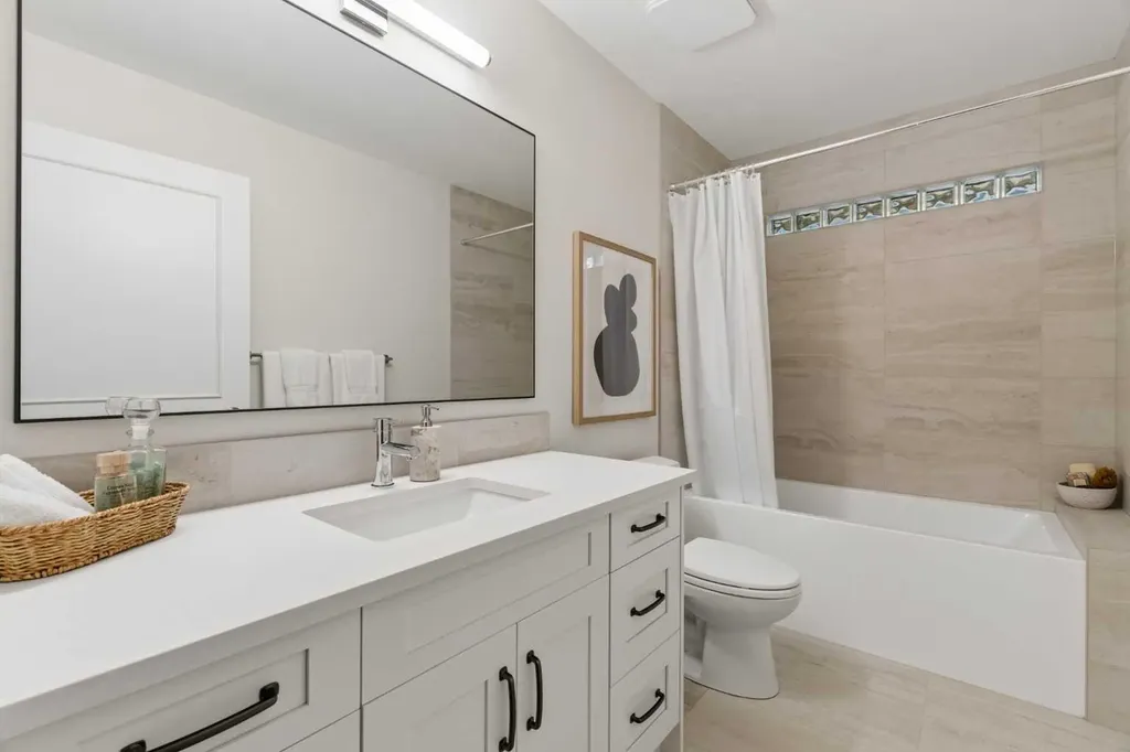 5 Sienna Hills Court SW Calgary AB T3H 2W3