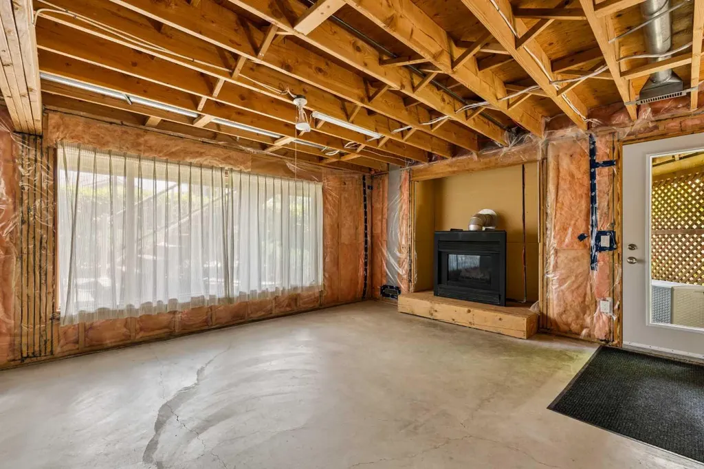 5 Sienna Hills Court SW Calgary AB T3H 2W3
