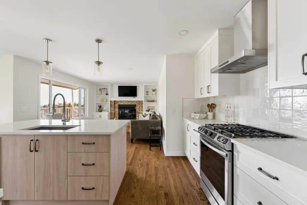 5 Sienna Hills Court SW Calgary AB T3H 2W3