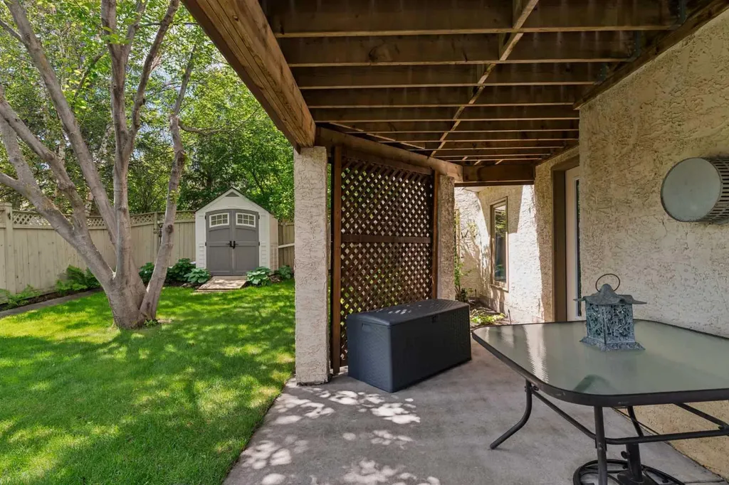 5 Sienna Hills Court SW Calgary AB T3H 2W3