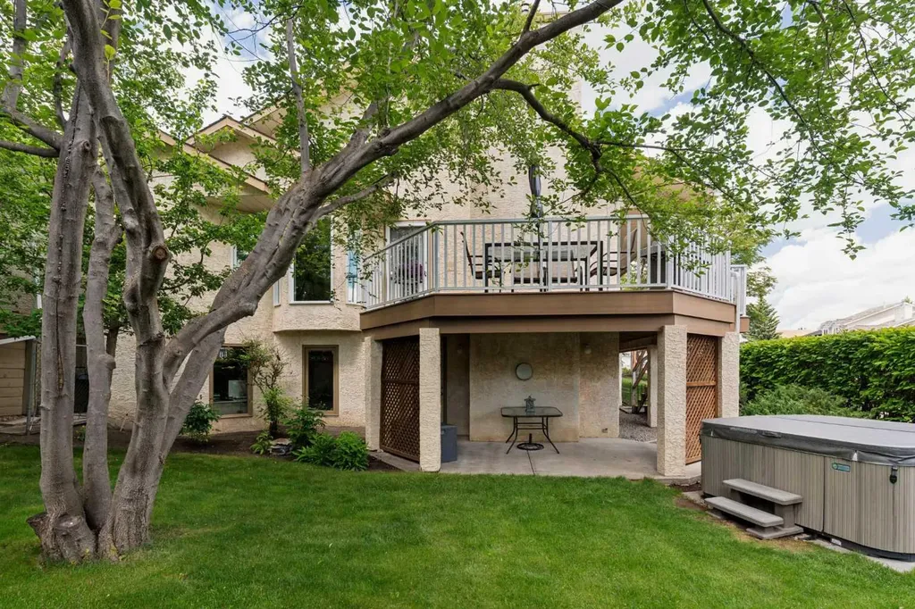 5 Sienna Hills Court SW Calgary AB T3H 2W3