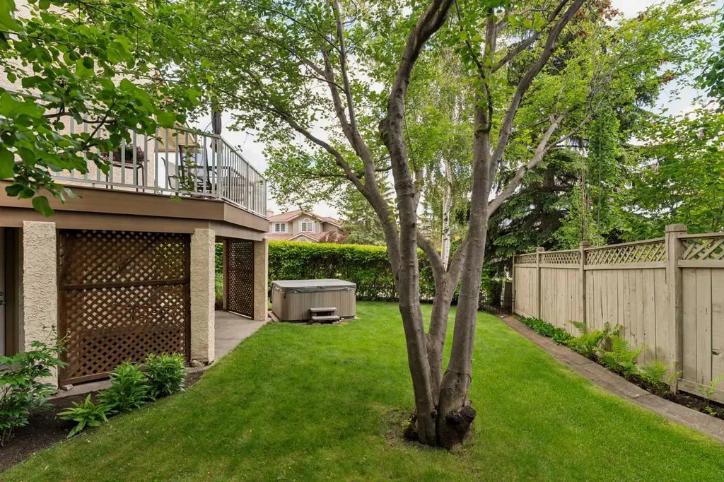 5 Sienna Hills Court SW Calgary AB T3H 2W3
