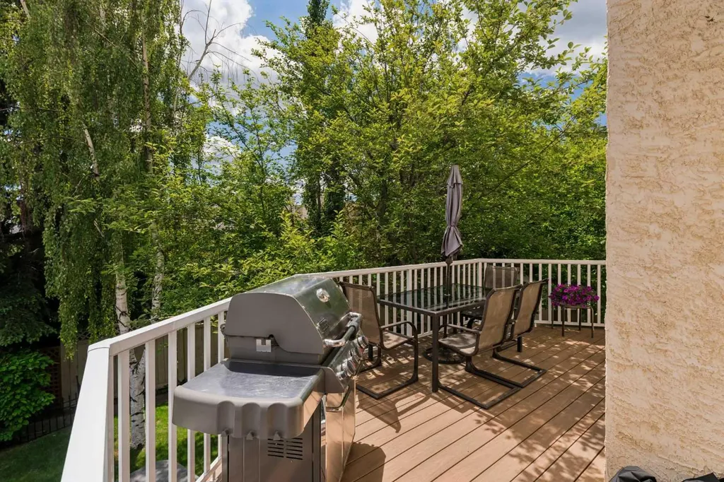 5 Sienna Hills Court SW Calgary AB T3H 2W3