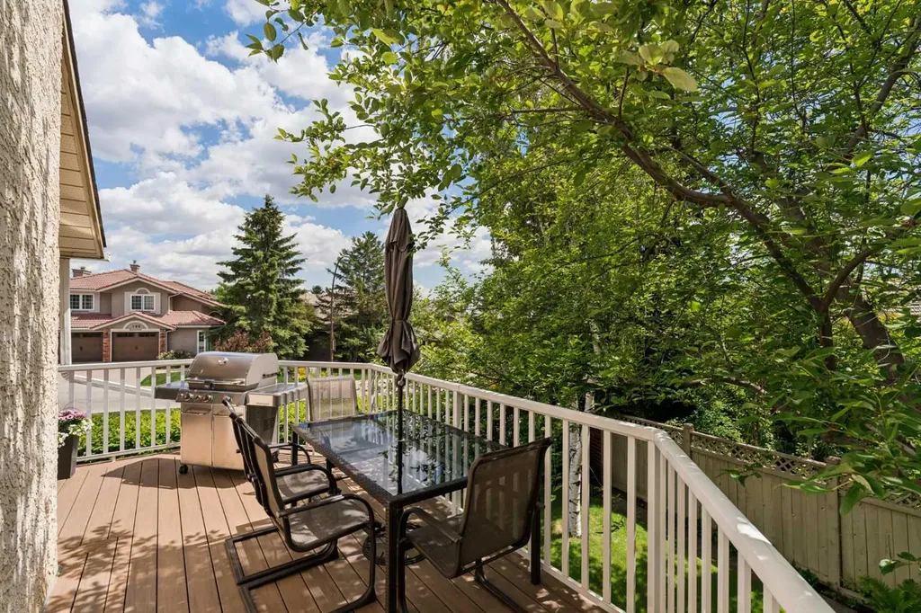 5 Sienna Hills Court SW Calgary AB T3H 2W3