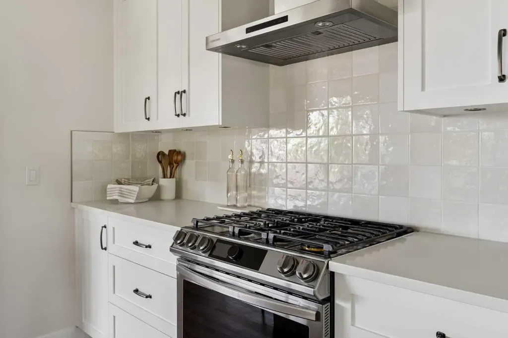 5 Sienna Hills Court SW Calgary AB T3H 2W3