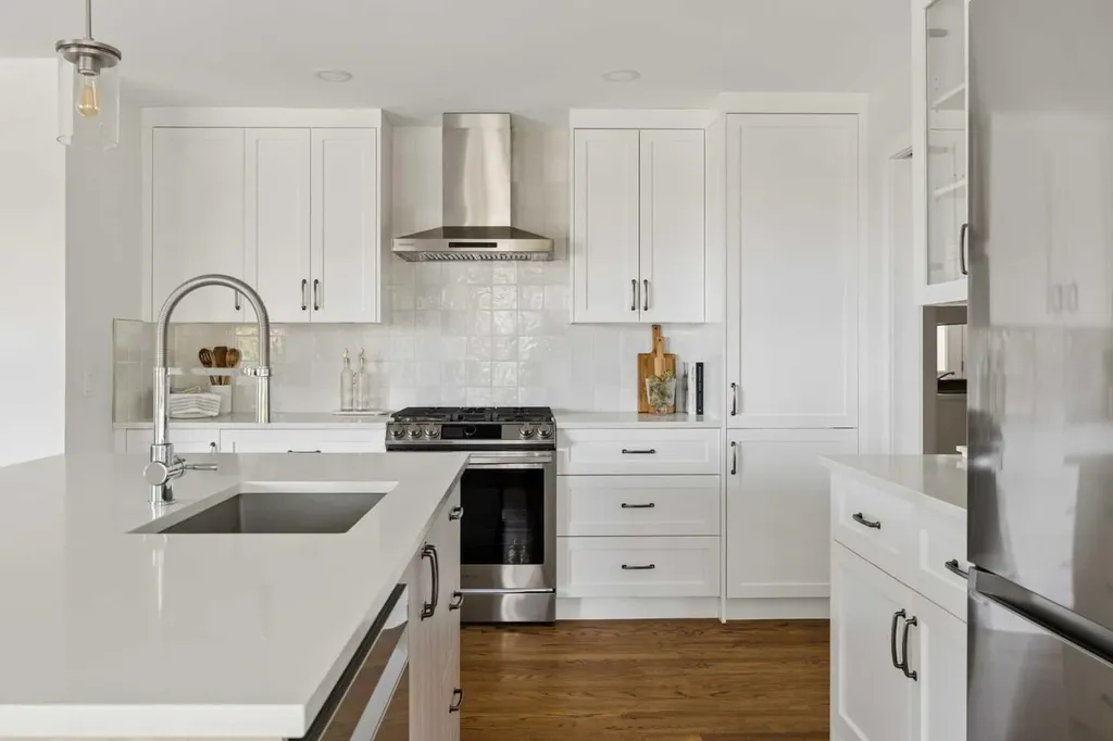 5 Sienna Hills Court SW Calgary AB T3H 2W3