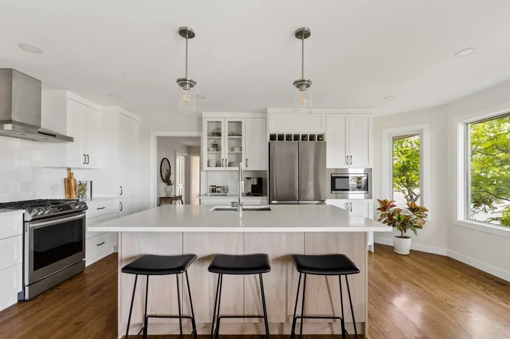 5 Sienna Hills Court SW Calgary AB T3H 2W3