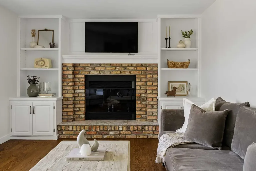 5 Sienna Hills Court SW Calgary AB T3H 2W3