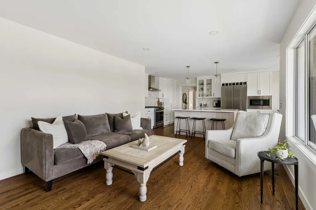 5 Sienna Hills Court SW Calgary AB T3H 2W3