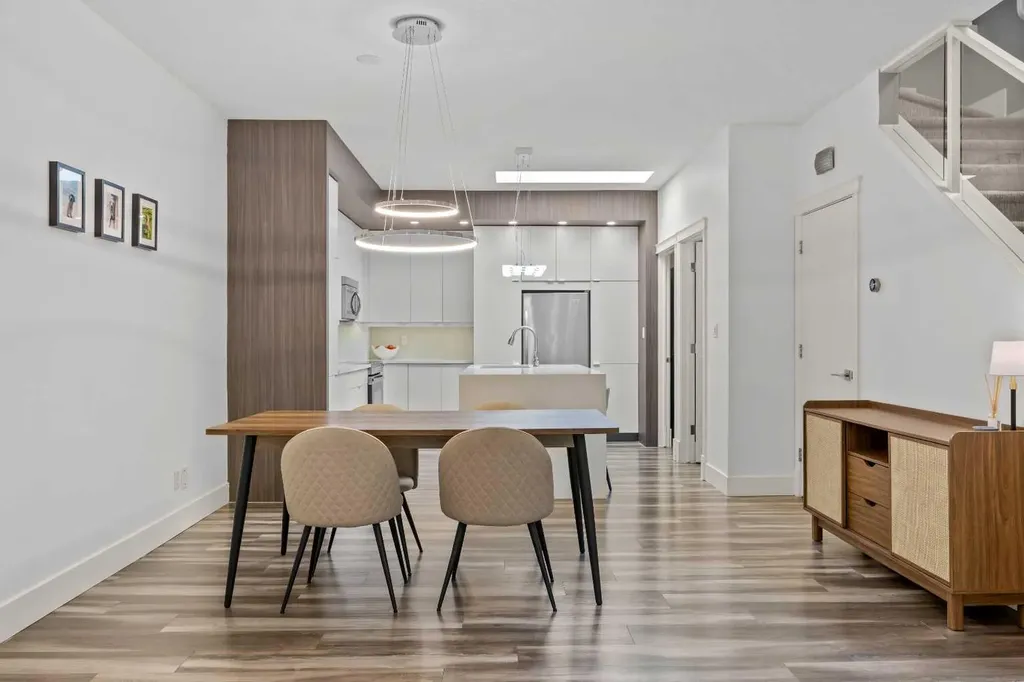 1728 36 Avenue SW Calgary AB T2T 2G3