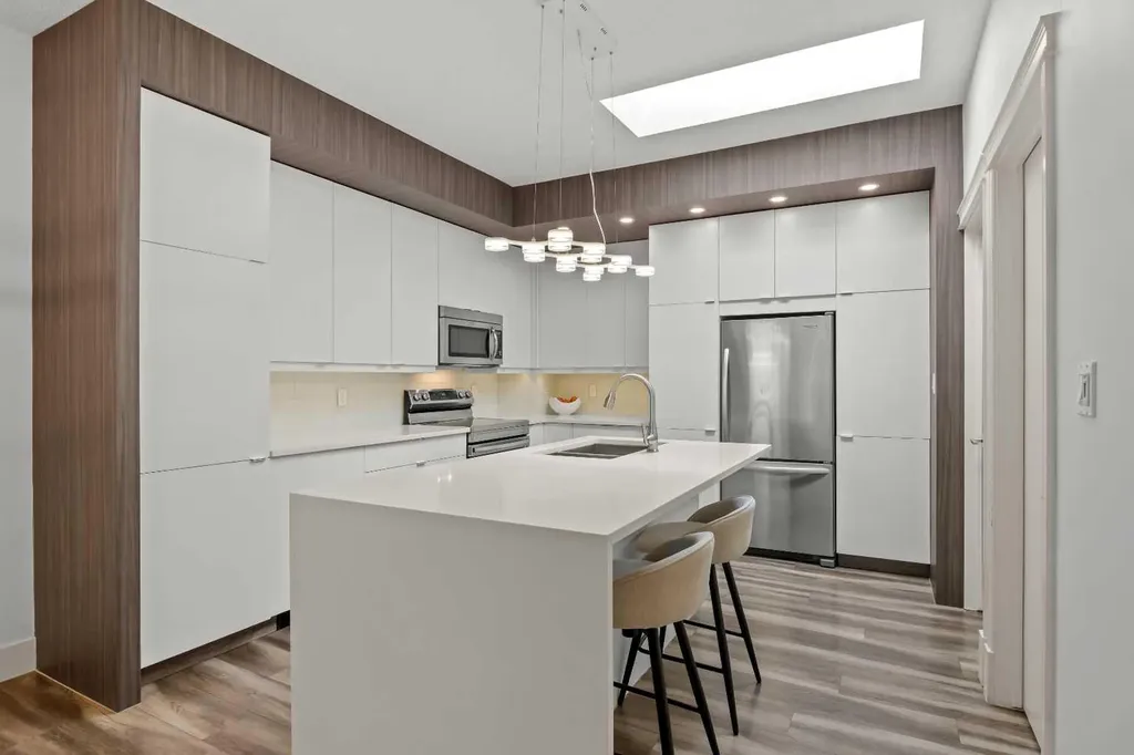 1728 36 Avenue SW Calgary AB T2T 2G3
