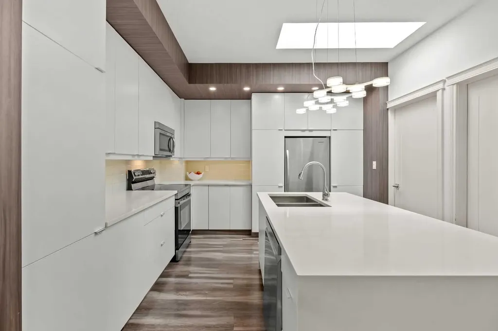 1728 36 Avenue SW Calgary AB T2T 2G3