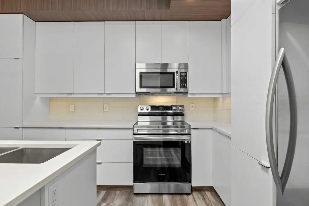 1728 36 Avenue SW Calgary AB T2T 2G3