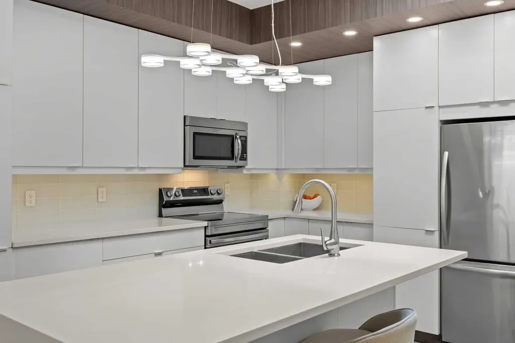 1728 36 Avenue SW Calgary AB T2T 2G3