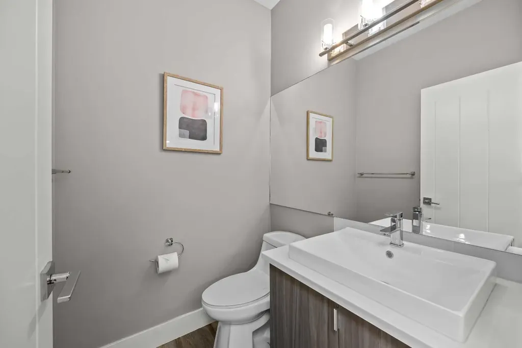 1728 36 Avenue SW Calgary AB T2T 2G3