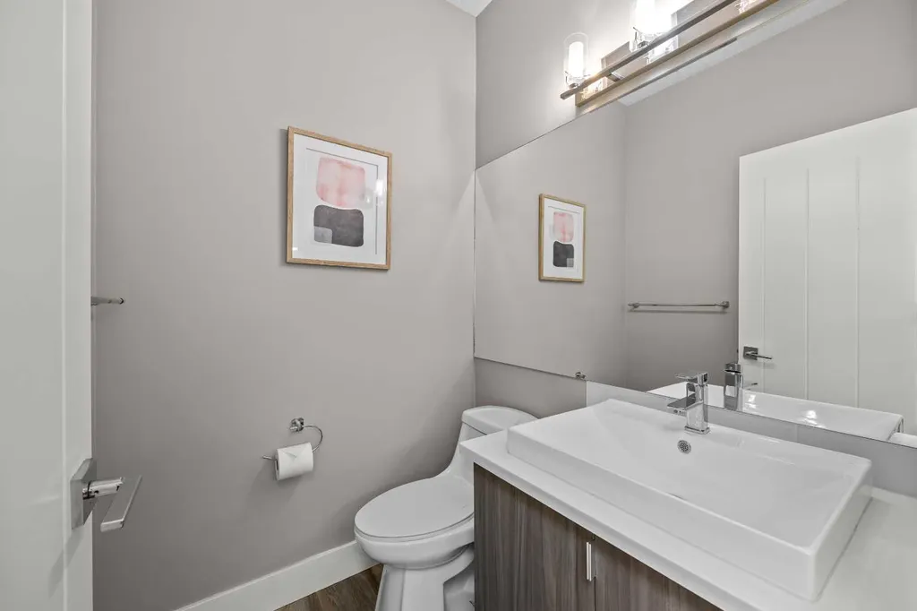 1728 36 Avenue SW Calgary AB T2T 2G3