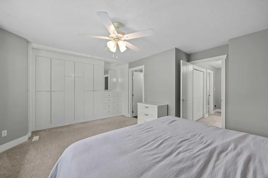 1728 36 Avenue SW Calgary AB T2T 2G3