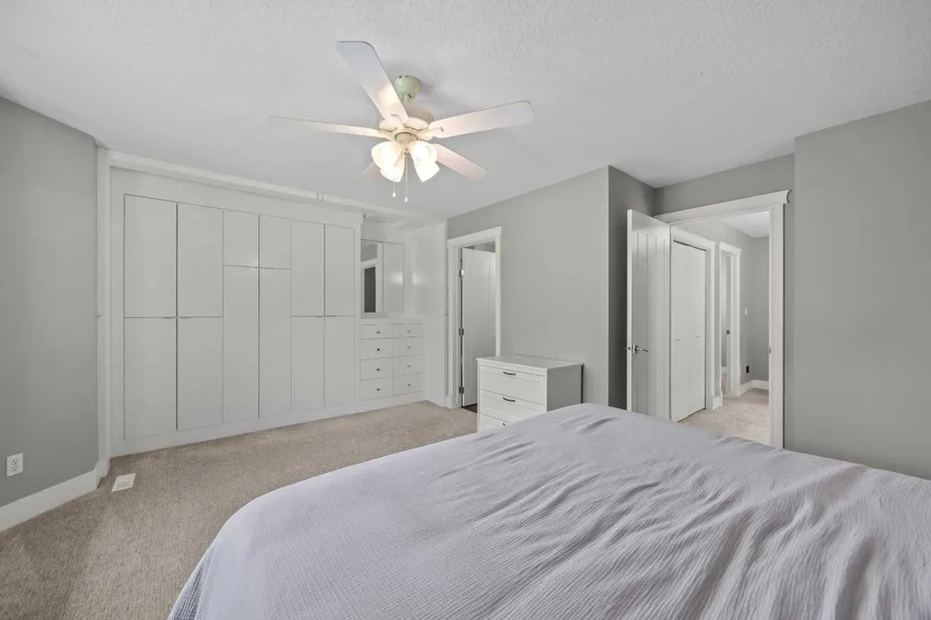 1728 36 Avenue SW Calgary AB T2T 2G3