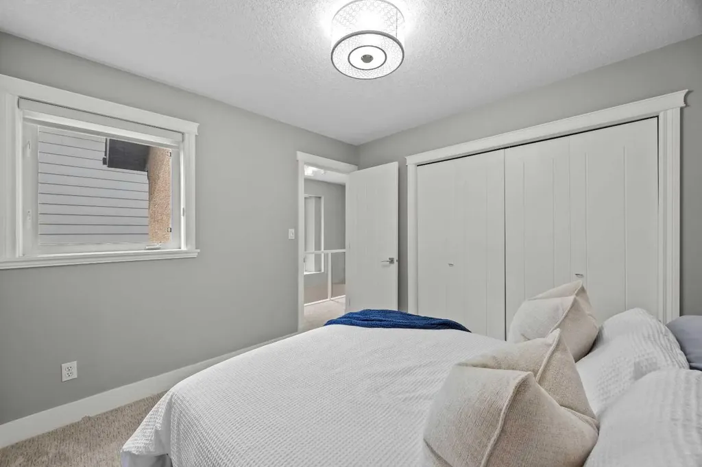 1728 36 Avenue SW Calgary AB T2T 2G3