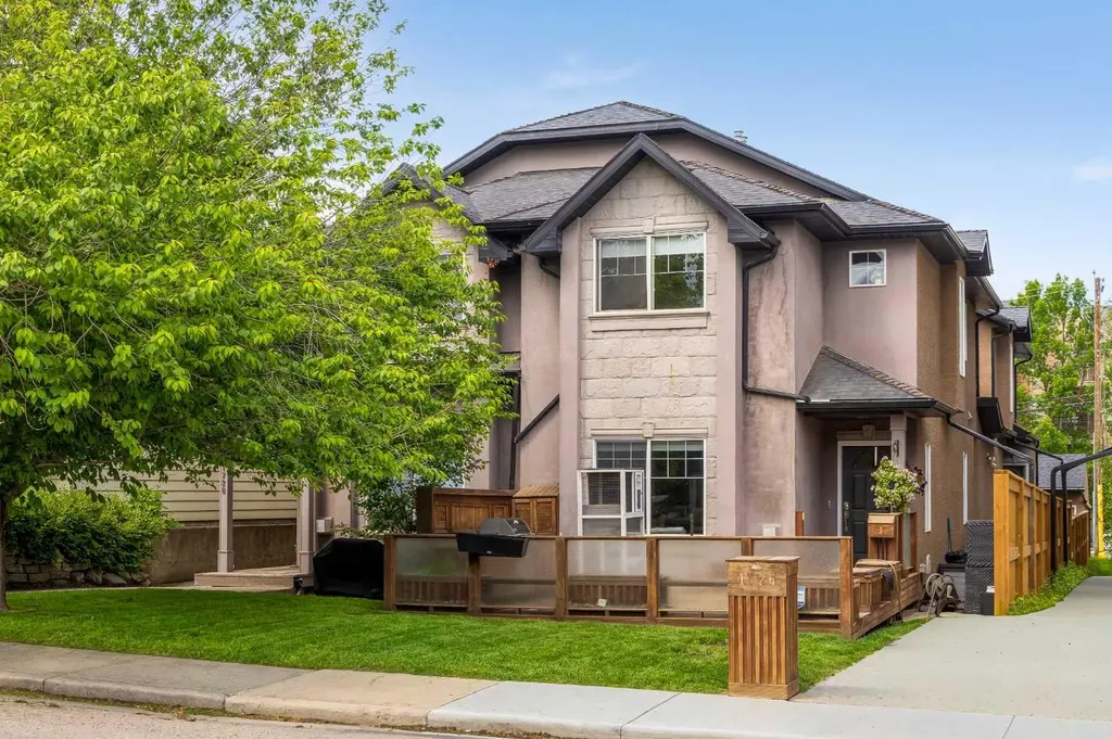 1728 36 Avenue SW Calgary AB T2T 2G3