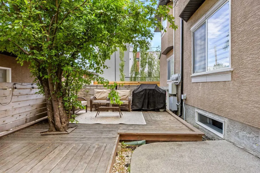 1728 36 Avenue SW Calgary AB T2T 2G3