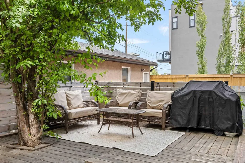 1728 36 Avenue SW Calgary AB T2T 2G3