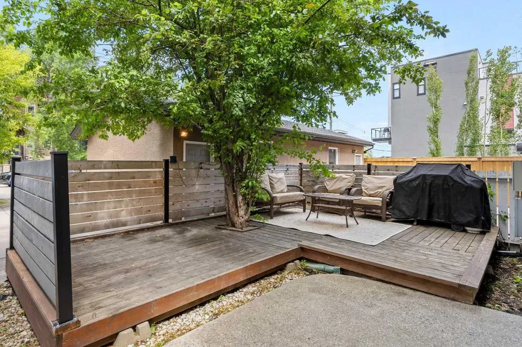 1728 36 Avenue SW Calgary AB T2T 2G3