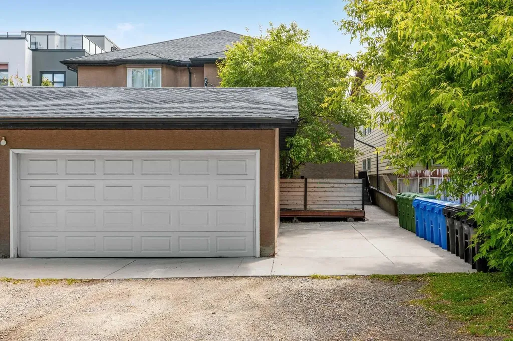 1728 36 Avenue SW Calgary AB T2T 2G3