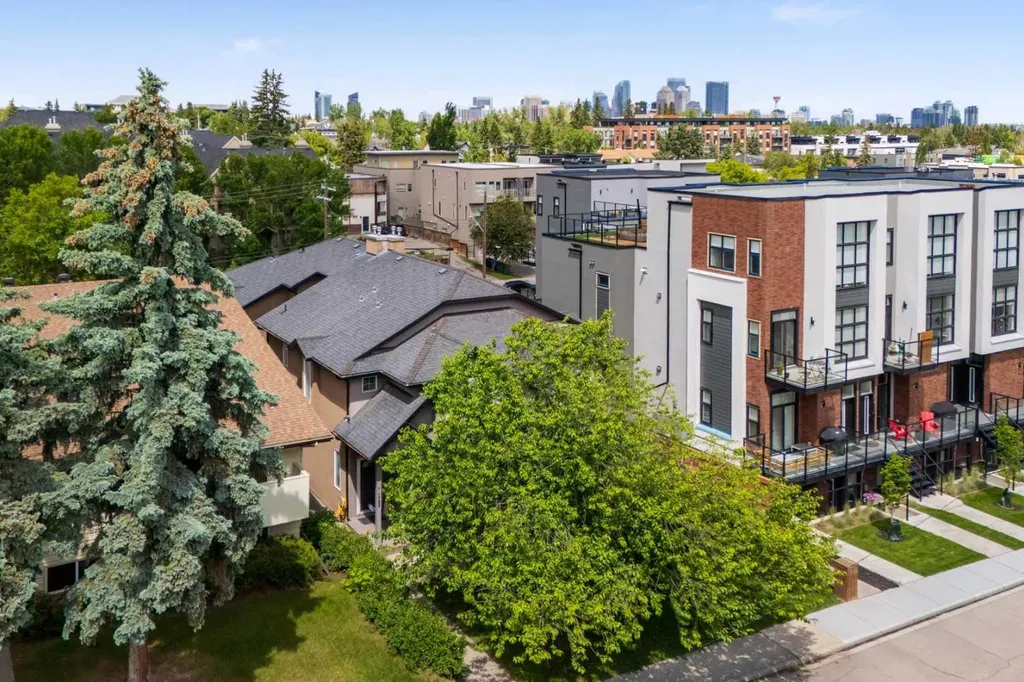 1728 36 Avenue SW Calgary AB T2T 2G3