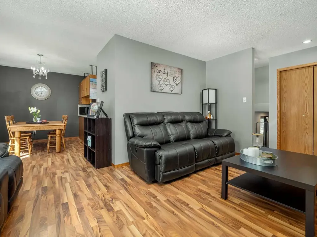 5205 40 Avenue Taber AB T1G 1C6