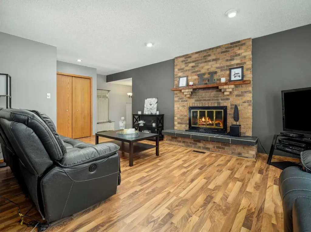 5205 40 Avenue Taber AB T1G 1C6