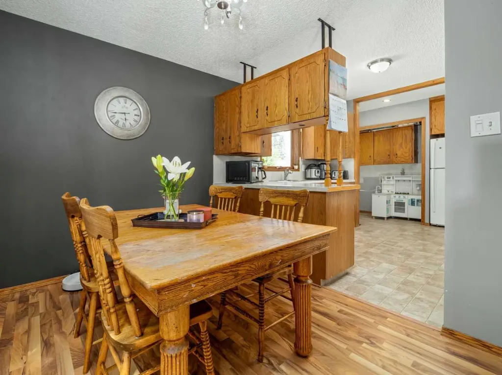5205 40 Avenue Taber AB T1G 1C6