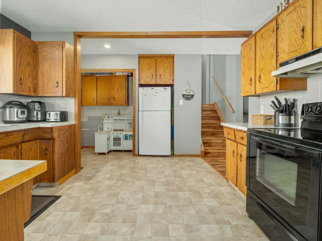 5205 40 Avenue Taber AB T1G 1C6