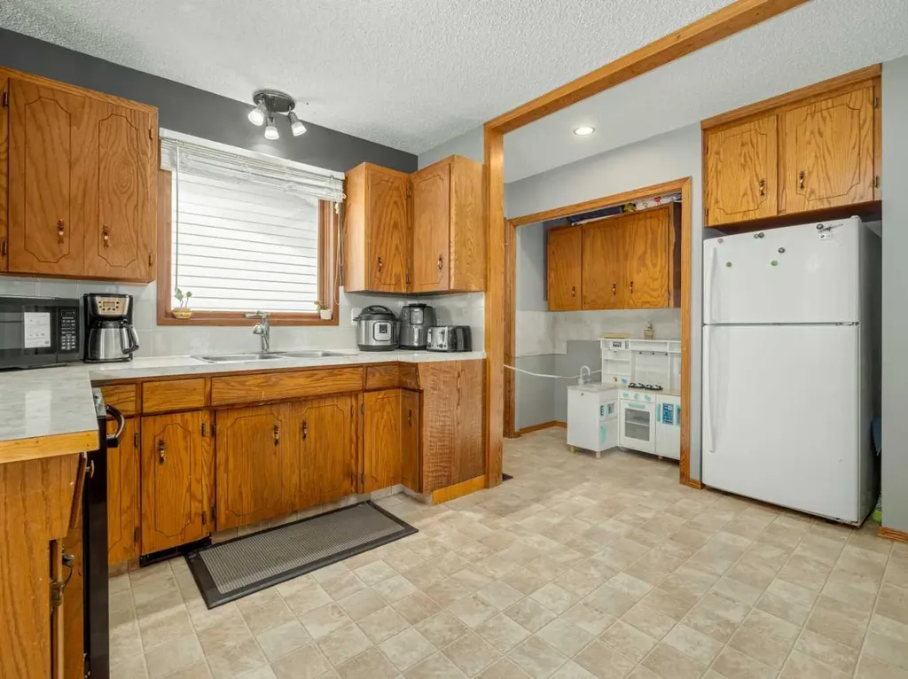 5205 40 Avenue Taber AB T1G 1C6
