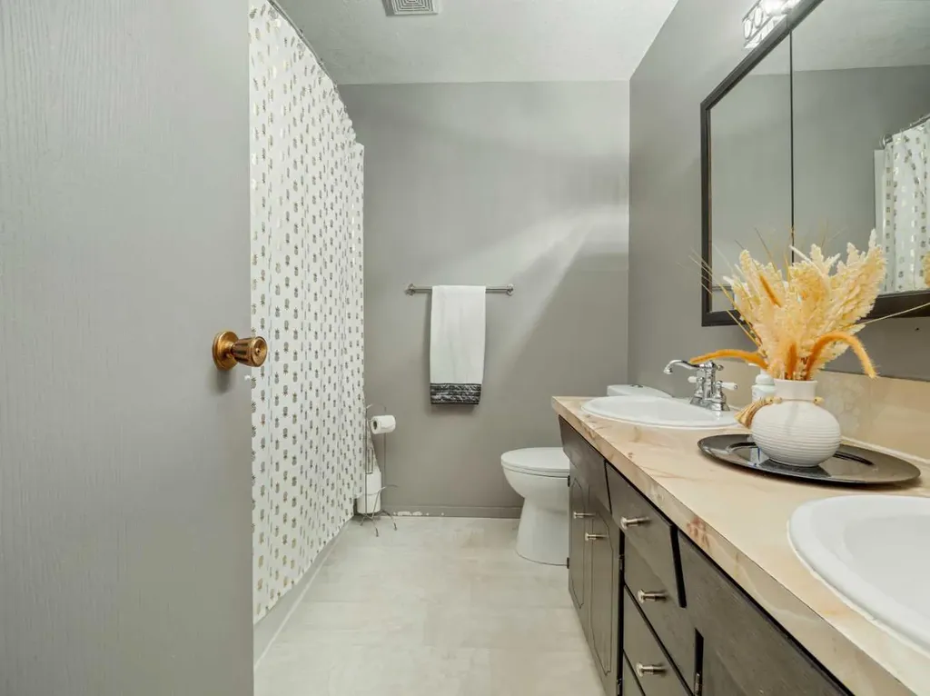 5205 40 Avenue Taber AB T1G 1C6