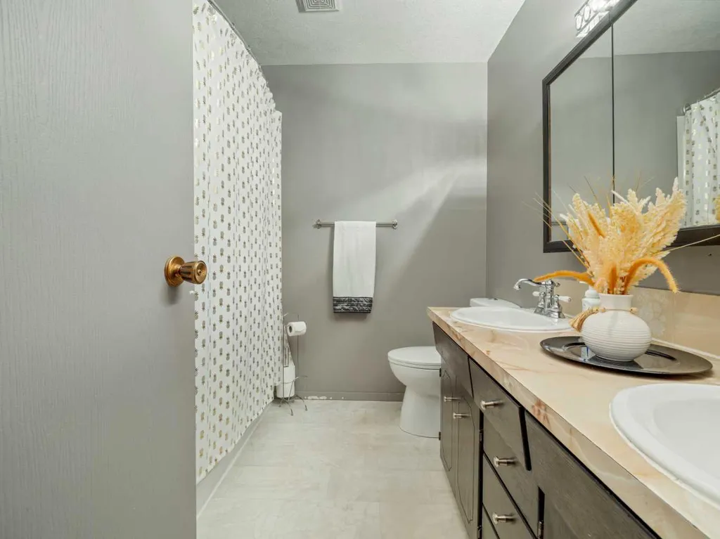 5205 40 Avenue Taber AB T1G 1C6