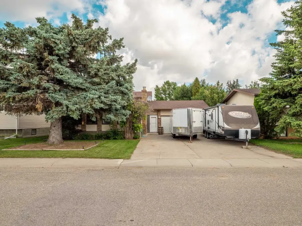 5205 40 Avenue Taber AB T1G 1C6