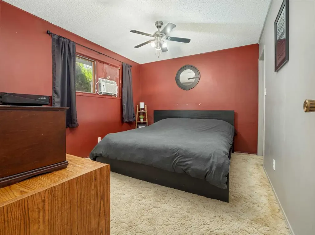 5205 40 Avenue Taber AB T1G 1C6