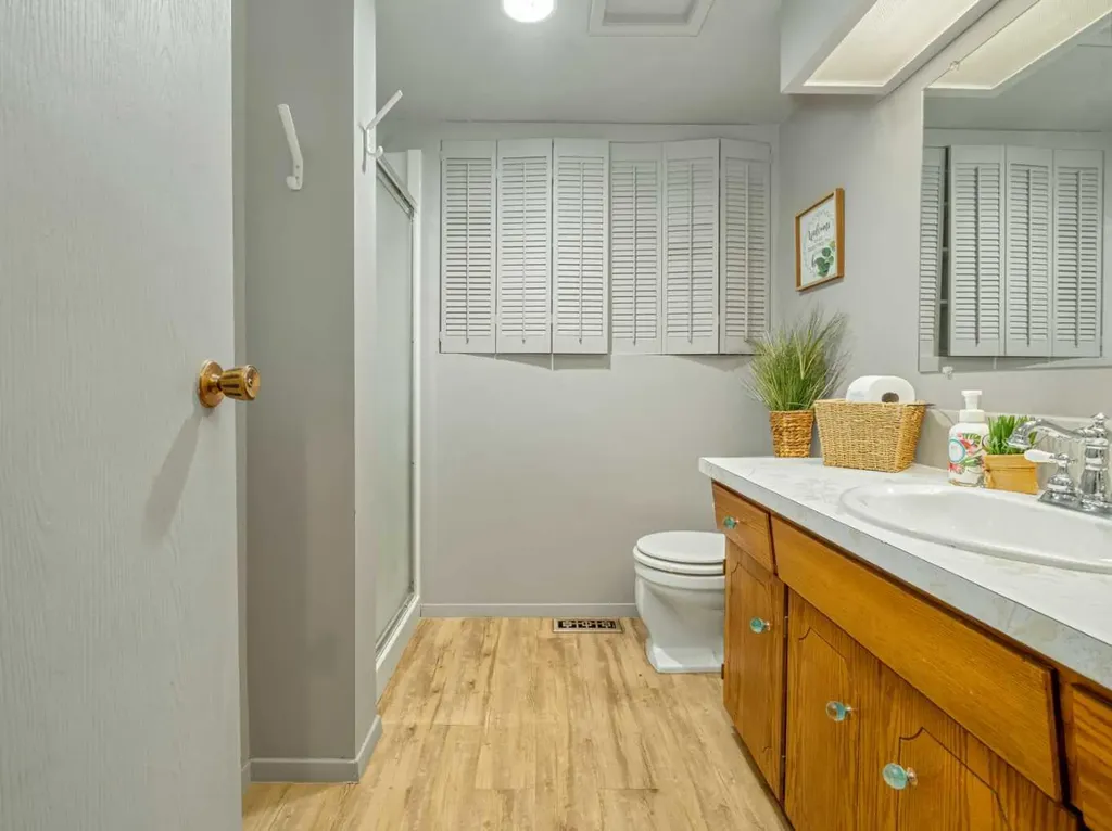 5205 40 Avenue Taber AB T1G 1C6