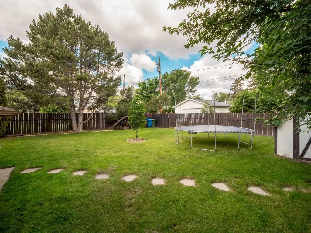5205 40 Avenue Taber AB T1G 1C6
